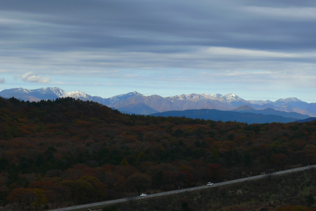 初冠雪の谷川連峰