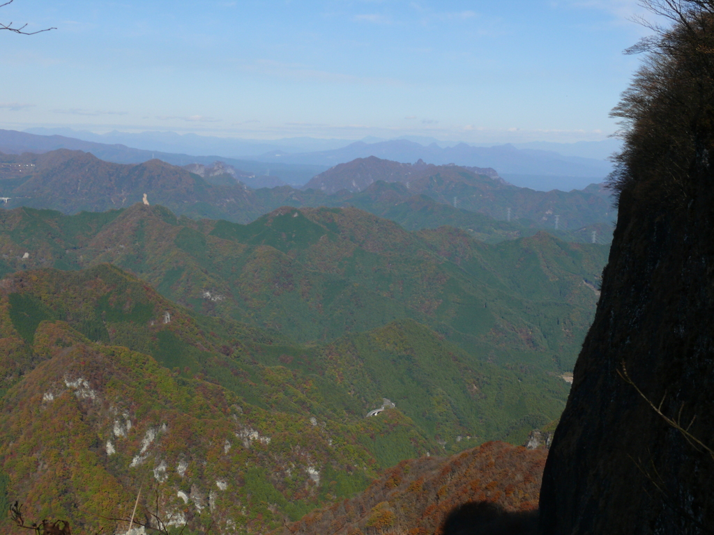 秋の山の色