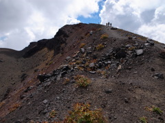 前掛山の尾根道