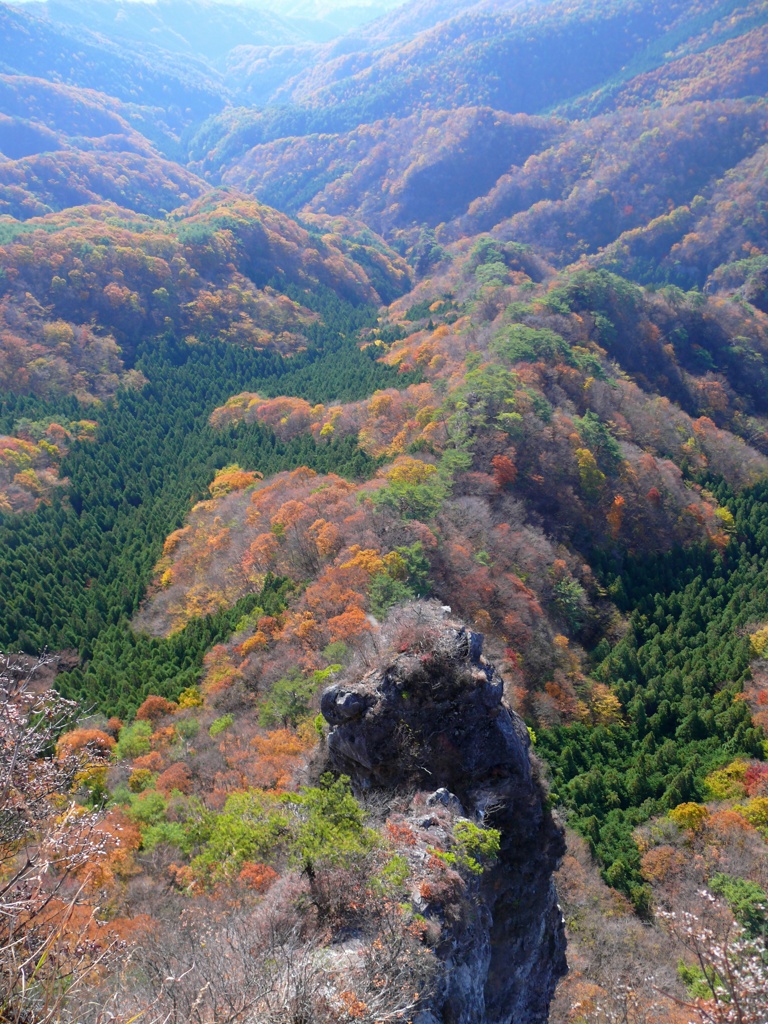 子持山の獅子岩から