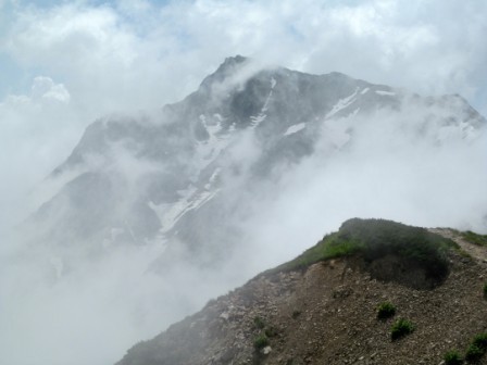 霞む白馬岳