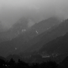 雨に煙る山脈