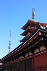 浅草寺（五重の塔）と東京スカイツリー