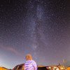 見上げてごらん夜の星を
