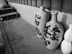 家の裏の酒瓶