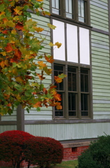 窓と秋