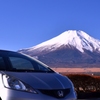 富士山と愛車ＦＩＴ