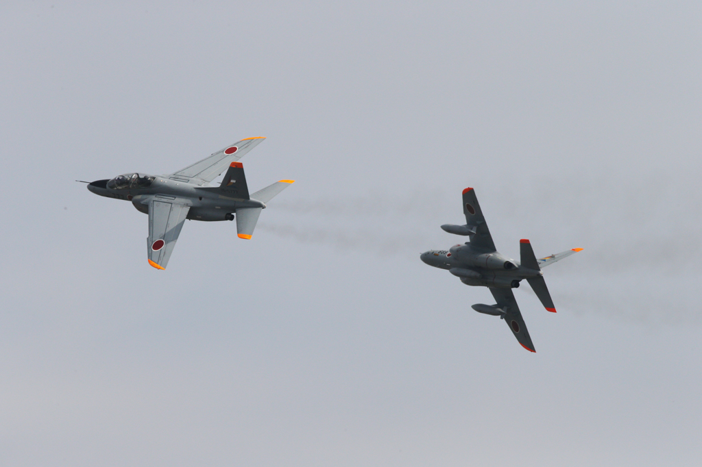 T-4　2機のテイクオフ＆ブレイク