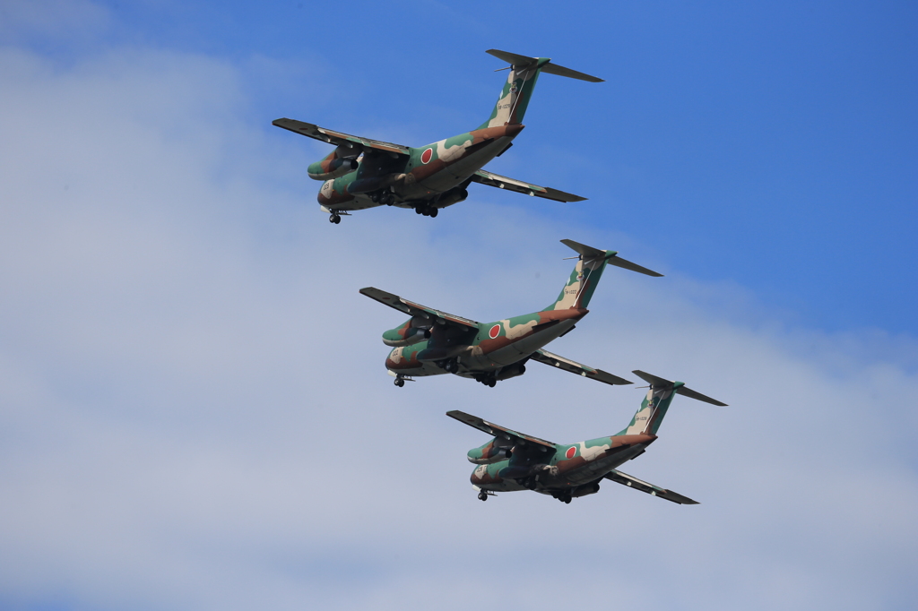 入間航空祭名物のC-1編隊飛行