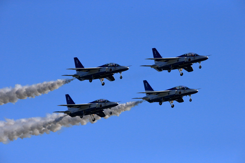 入閒航空祭2017　ブルーインパルス展示飛行(第1区分)(3)