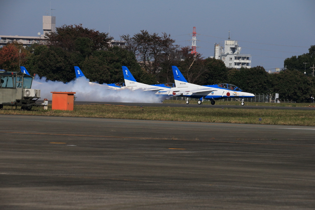 入閒航空祭2017　ブルーインパルス展示飛行(第1区分)(1)