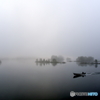 霧の秋元湖