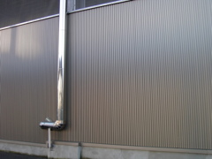 ガルバニュームの壁