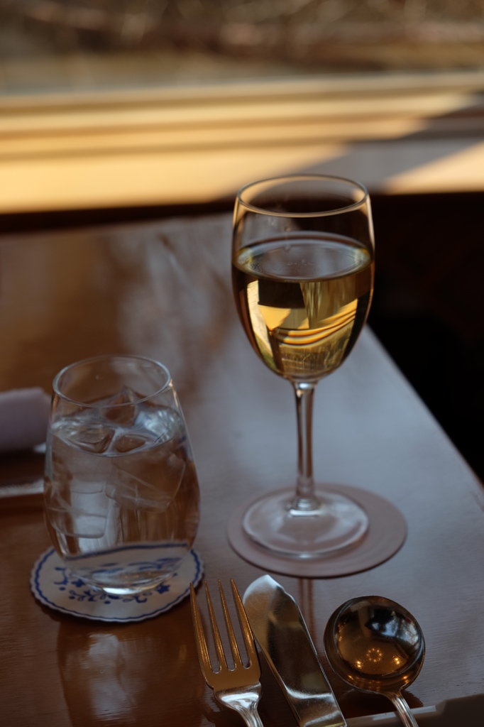 ワインを添えてランチを頂く