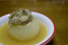 玉ねぎまるごと肉詰めスープ