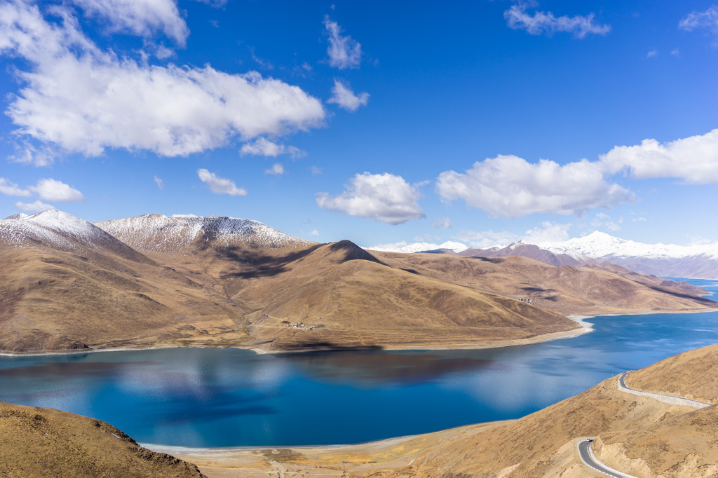 チベット　ヤムドゥク湖