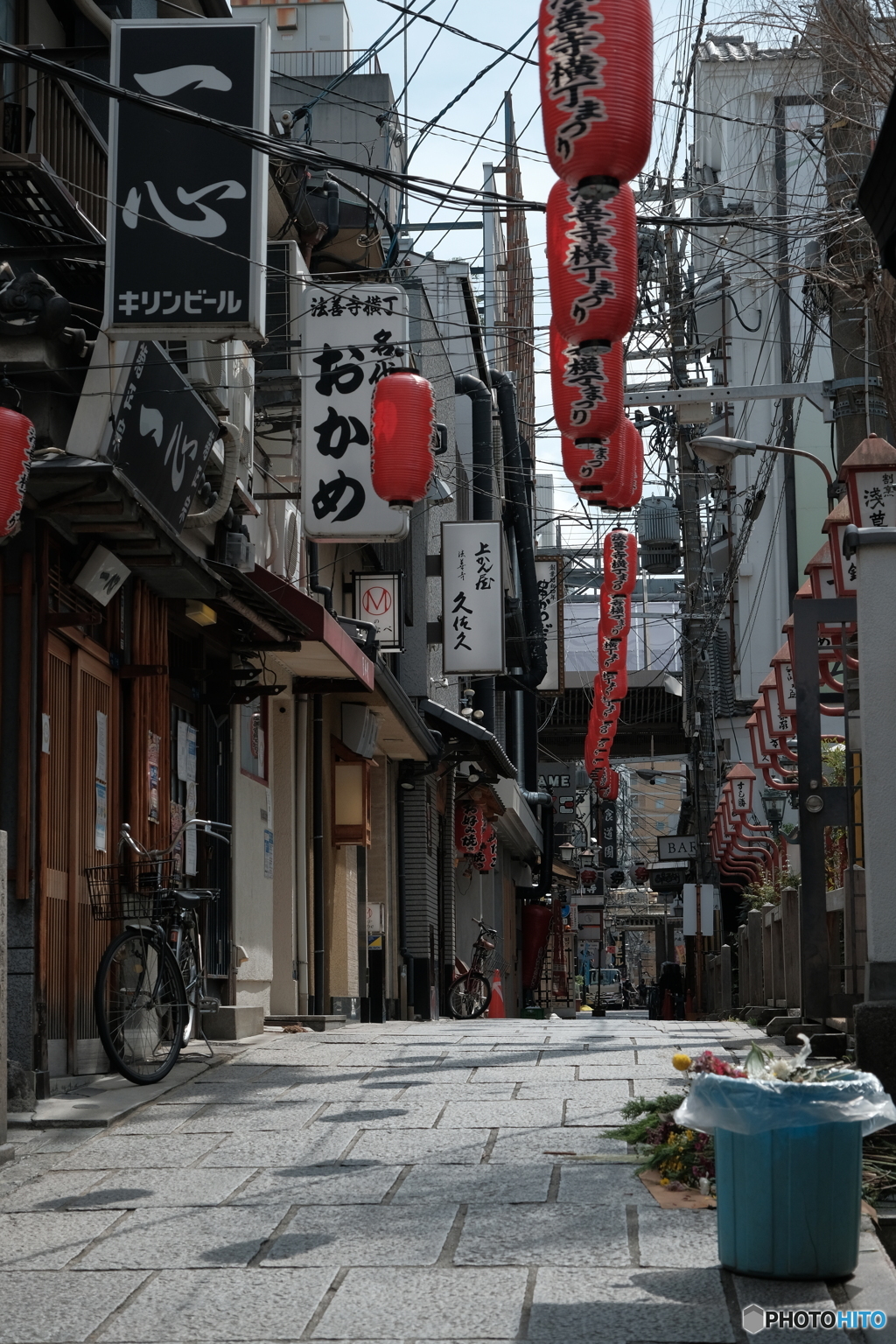 朝の法善寺横丁