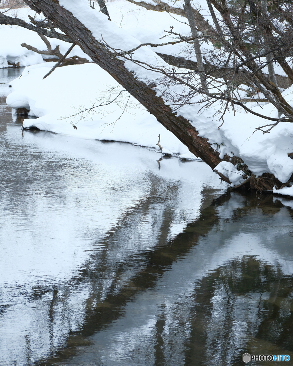 ＞湯川の雪景色