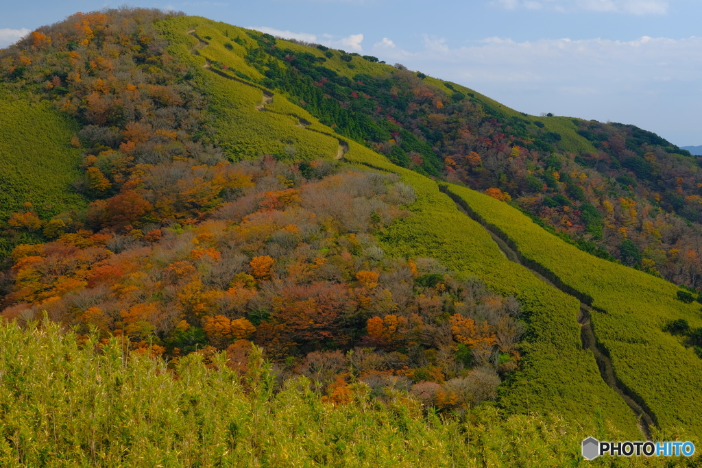 カルデラの外輪山を行く。