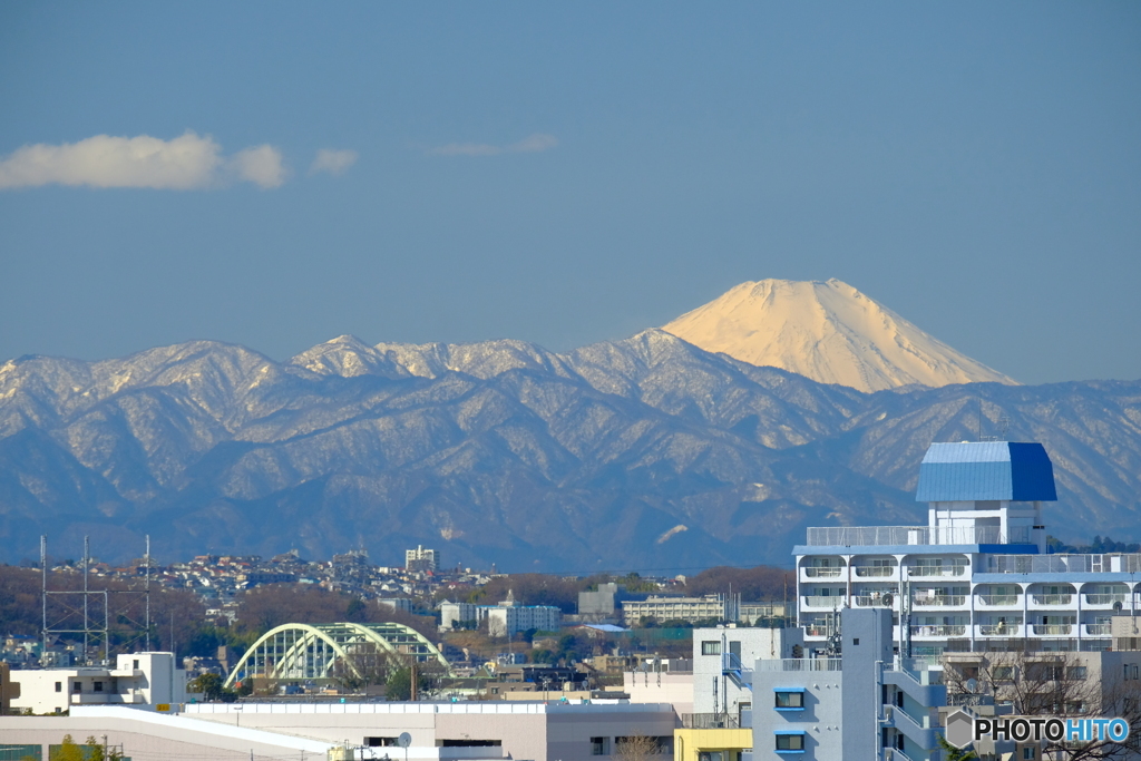 雪化粧の丹沢と富士