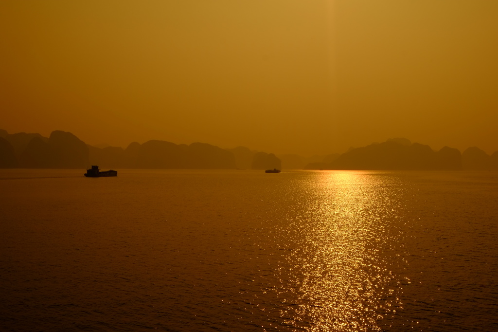 ハロン湾の夕景