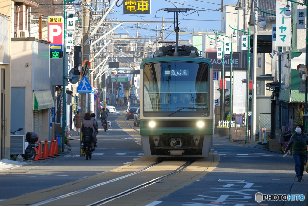 腰越を行く