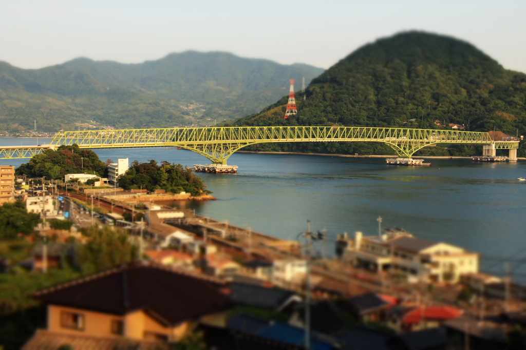 橋を渡り、故郷へ