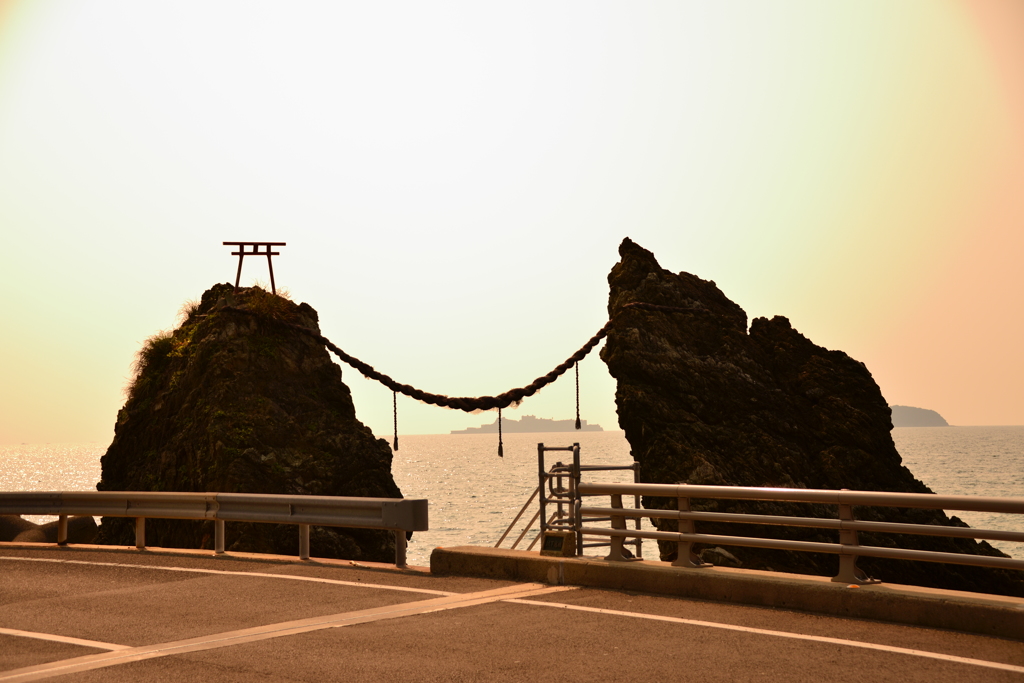 夫婦岩と軍艦島