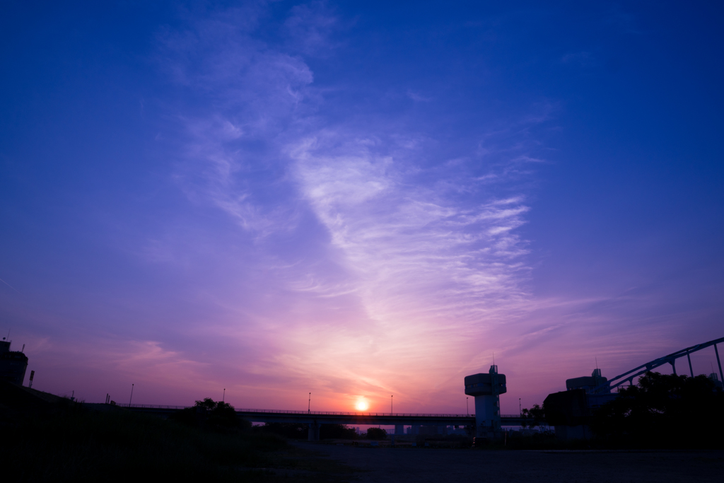 サンライズ～淀川河川敷より～