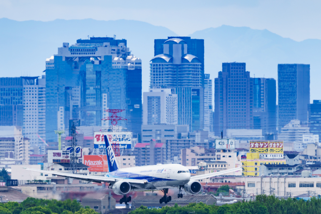 ～大阪国際空港～梅田ビル群