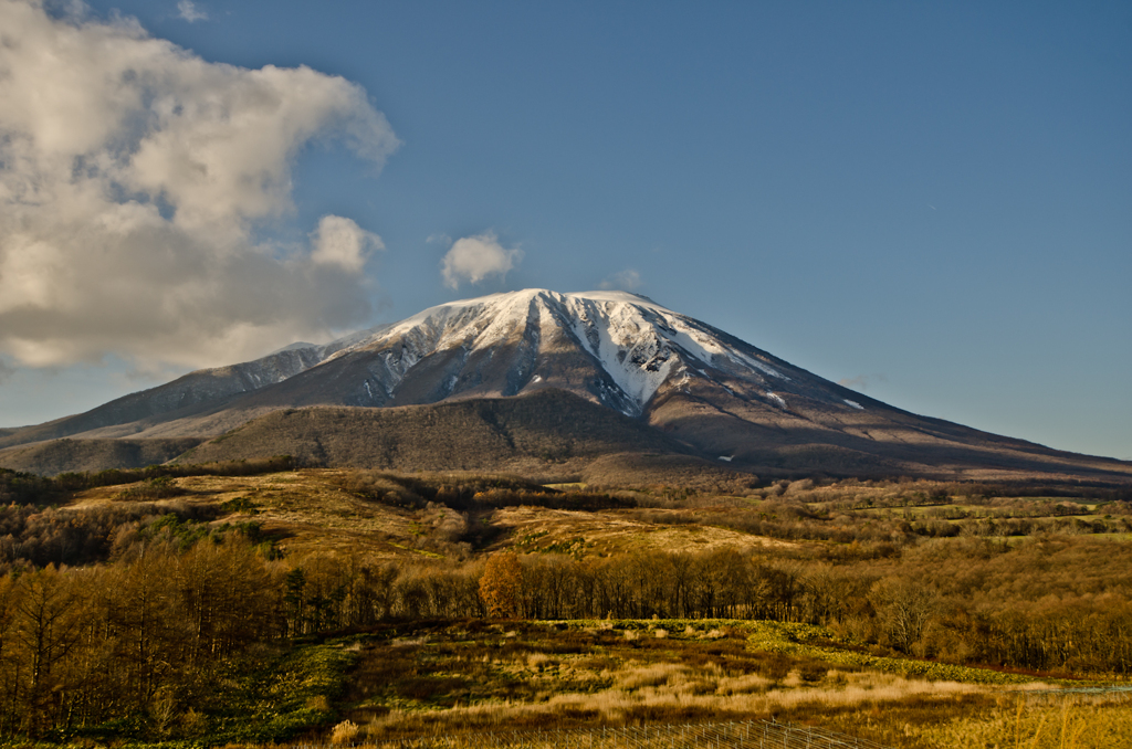 谷地からの岩手山