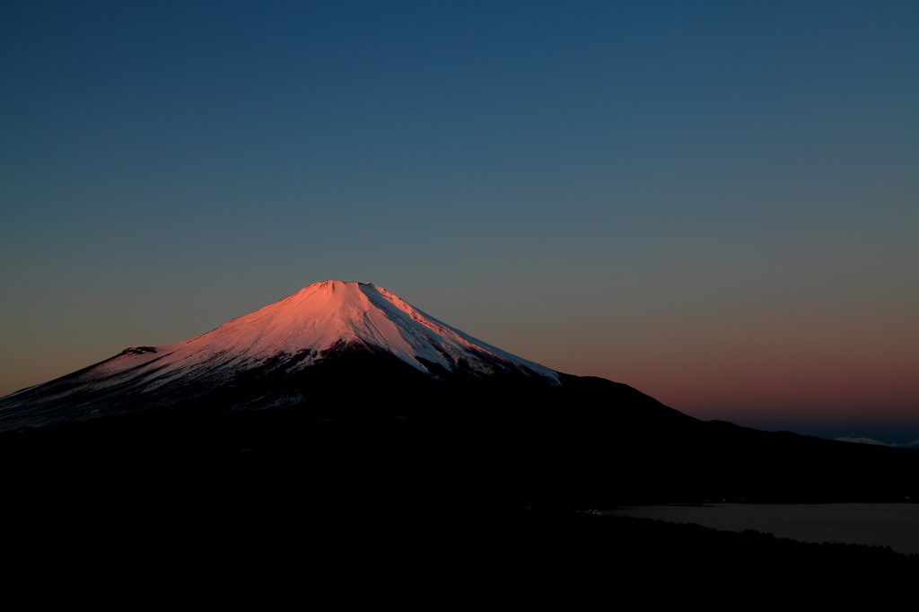 朝焼けの富士山