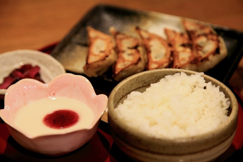 ごはん・餃子・お新香・杏仁豆腐