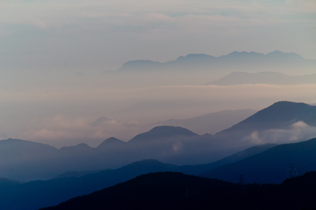 山々と雲