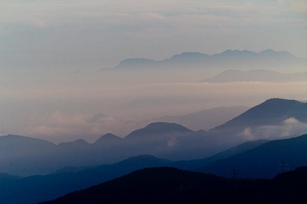 山々と雲