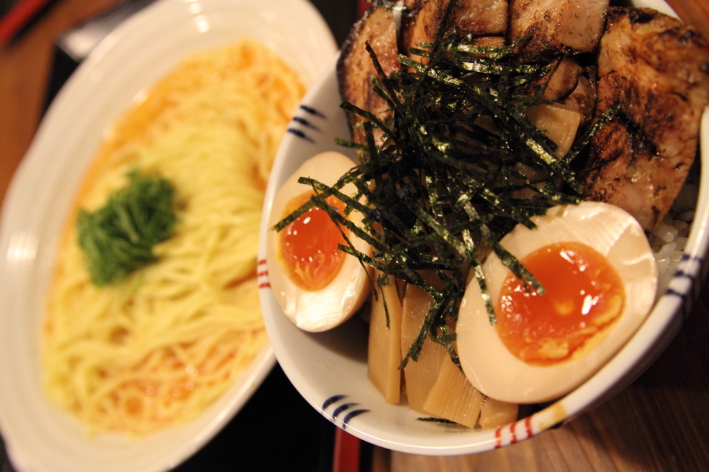 チャメ玉丼とえび塩油そば