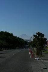 遠くに見える富士山