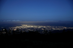 韮崎市街地の夜景・薄ら見える富士山