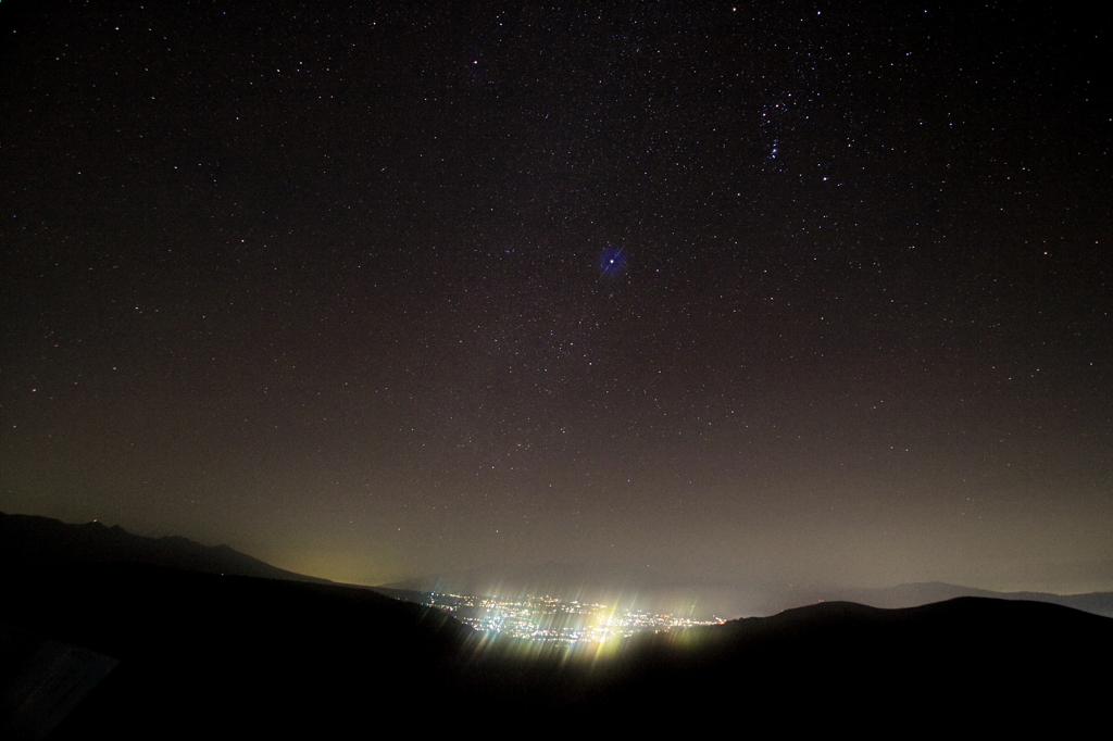 富士見台からの茅野市の夜景と星空