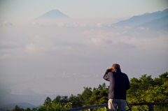 富士山を撮るおじいさん