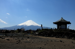 富士山と六角堂