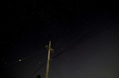 電柱と星空