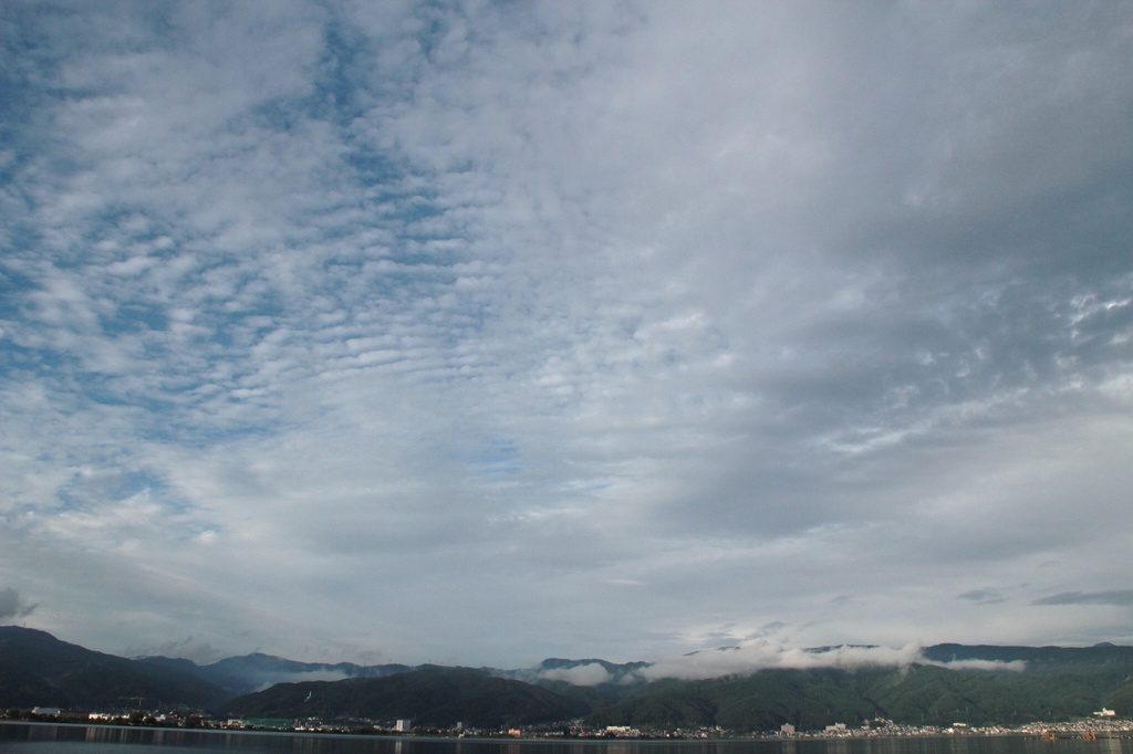 諏訪湖と雲