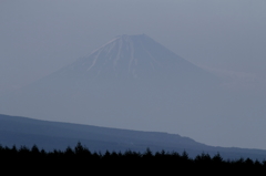 薄ら見える富士山