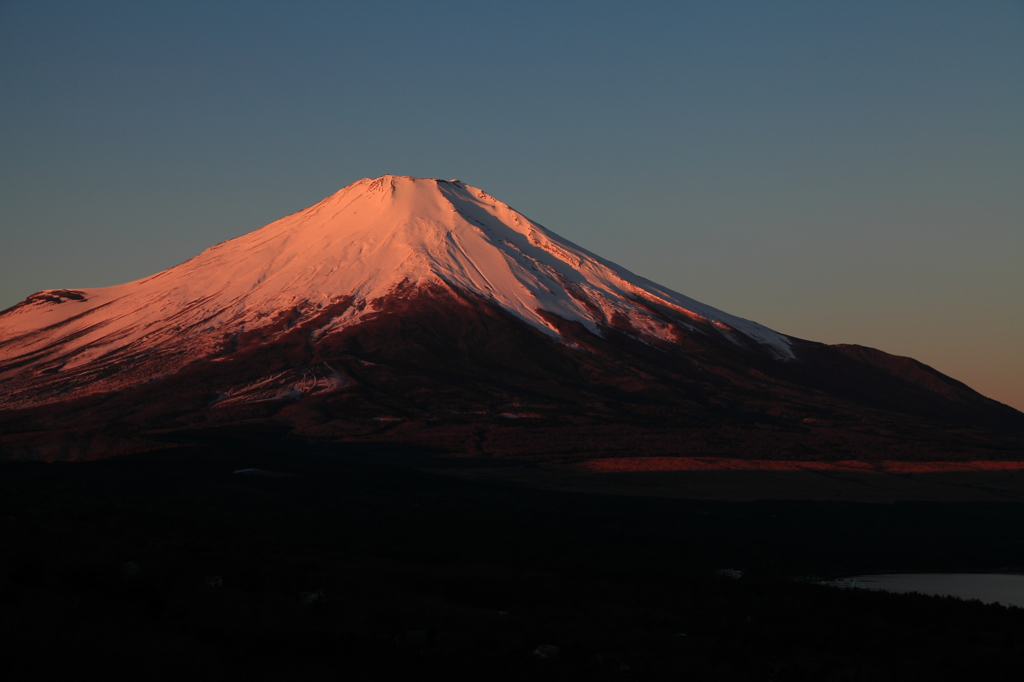 朝焼けの富士山