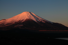 朝焼けの富士山
