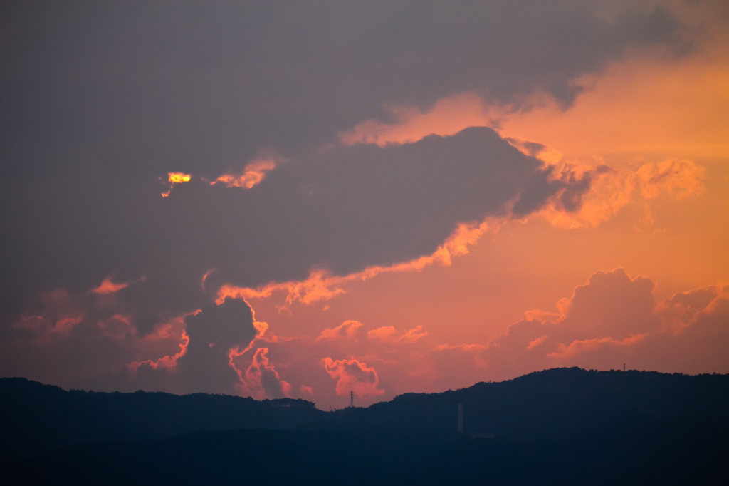 赤く染まる雲