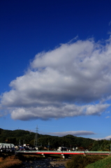 茅野市運動公園大橋と大きな雲