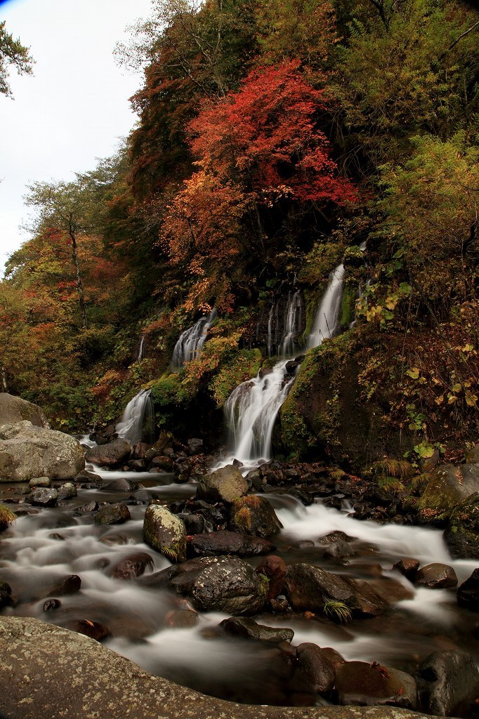 紅葉と吐竜の滝