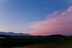 八ヶ岳とピンク色に染まる雲